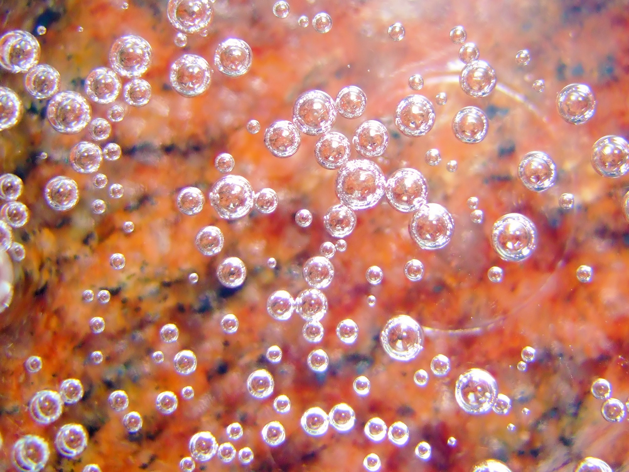 Сероводород горячей воде. Стекло с пузырьками. Пузырчатое стекло. Пузыри воды в нефти. Почва в воде пузырьки.